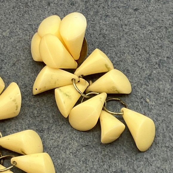 Dangle Pierced Earrings Ivory Cluster Claw Teeth Silver Exotic BoHo Vintage - Picture 8 of 11